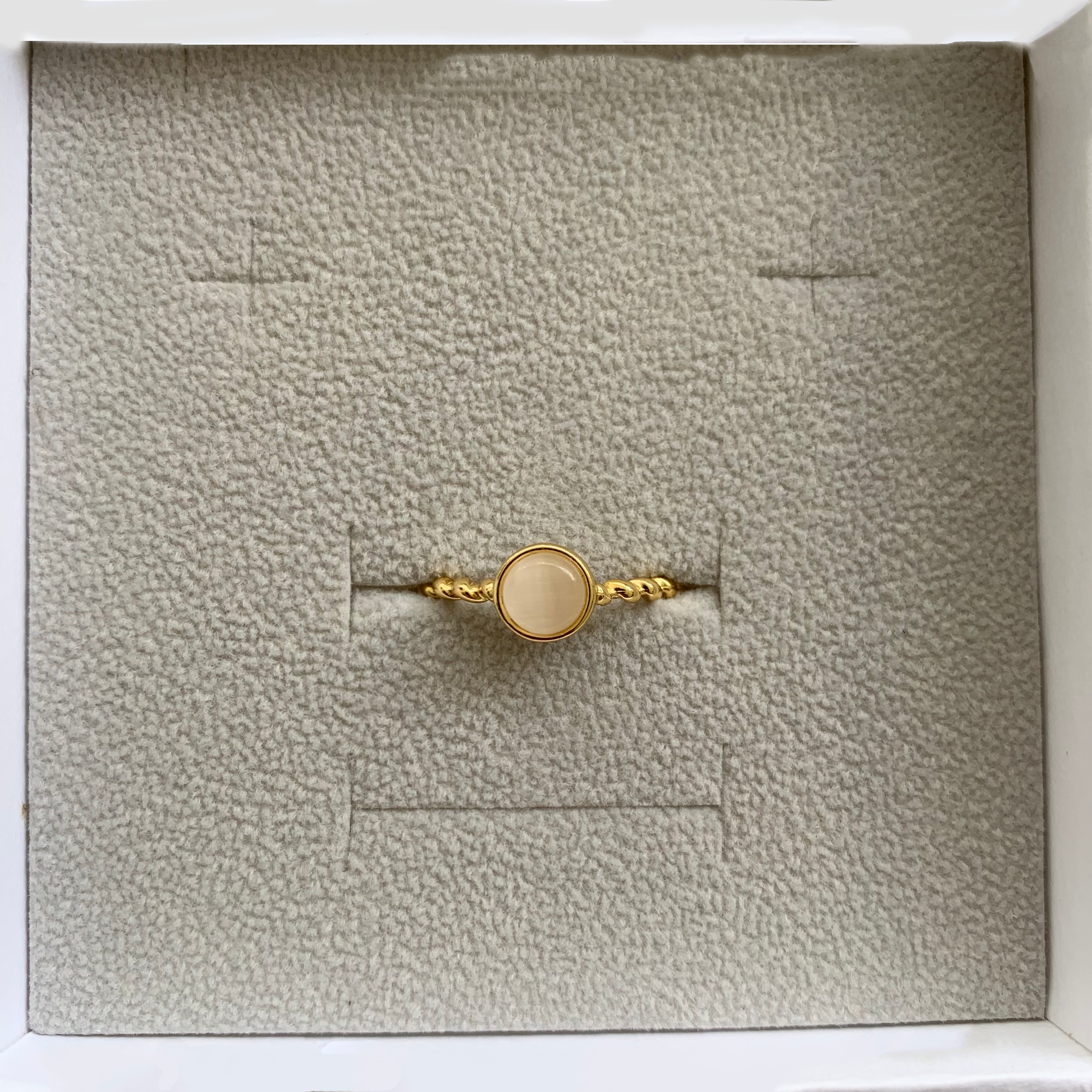 Women's Moonstone Ring | Women's Jewelry | Willen Collection